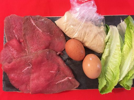 Filetes 1ª B de Ternera del Valle de Aísa (Pirineos). Envasado al vacío Criados con alimentación natural 100%. Más de seis meses al año en libertad, pastando en los montes de Aísa y alimentándose de forma natural al 100%. Durante los meses que el ganado pasa estabulado se alimenta de hierba recogida durante el verano en nuestros campos y pienso hecho a base de cereales.